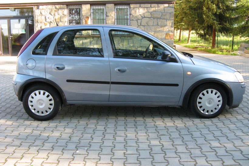 Opel corsa c 2004