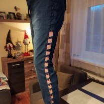 Nowe jeansy z wycieciem po bokach rozmiar 48