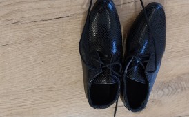 Nowe eleganckie buty chłopięce 24