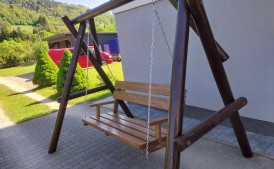 Huśtawka ogrodowa drewniana