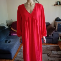 Luźna czerwona sukienka rozmiar 42