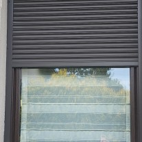 okno jednoskrzydłowe z roletą ROLETEX i moskitierą