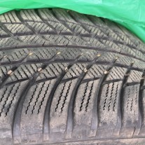 Opony zimowe 4 sztuki Bridgestone Blizak LM001, 215/55/17