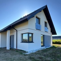 2 Domy w otoczeniu zieleni na 8-arowych działkach