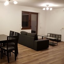 Słoneczne i jasne mieszkanie dwupokojowe na 1. piętrze w scisłym centrum Myślenic