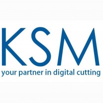 Osoba wykonująca instalacje, przeglądy i serwisy maszyn CNC