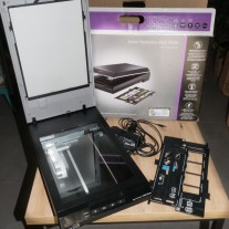 Sprzedam skaner płaski z przystawką do negatywów