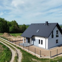 2 Domy w otoczeniu zieleni na 8-arowych działkach