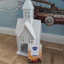 Świecznik Hauso z Motywem Domku | home&you | Plus GRATIS