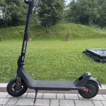 Hulajnoga Xiaomi 4 lite (2. gen.) - przebieg 208km - komplet - bardzo dobry stan