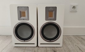 Kolumna podstawkowa Audiovector QR1 / kolor biały satynowy