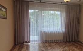 Karnisz mosiężny z zasłonami i firaną - elegancki zestaw