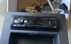 Radio ALPINE UTE-200BT + ramka